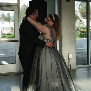 Meet your Posher, Freddie Faith